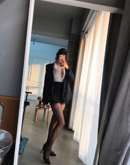 银饰在线观看_十万网红美女美酱